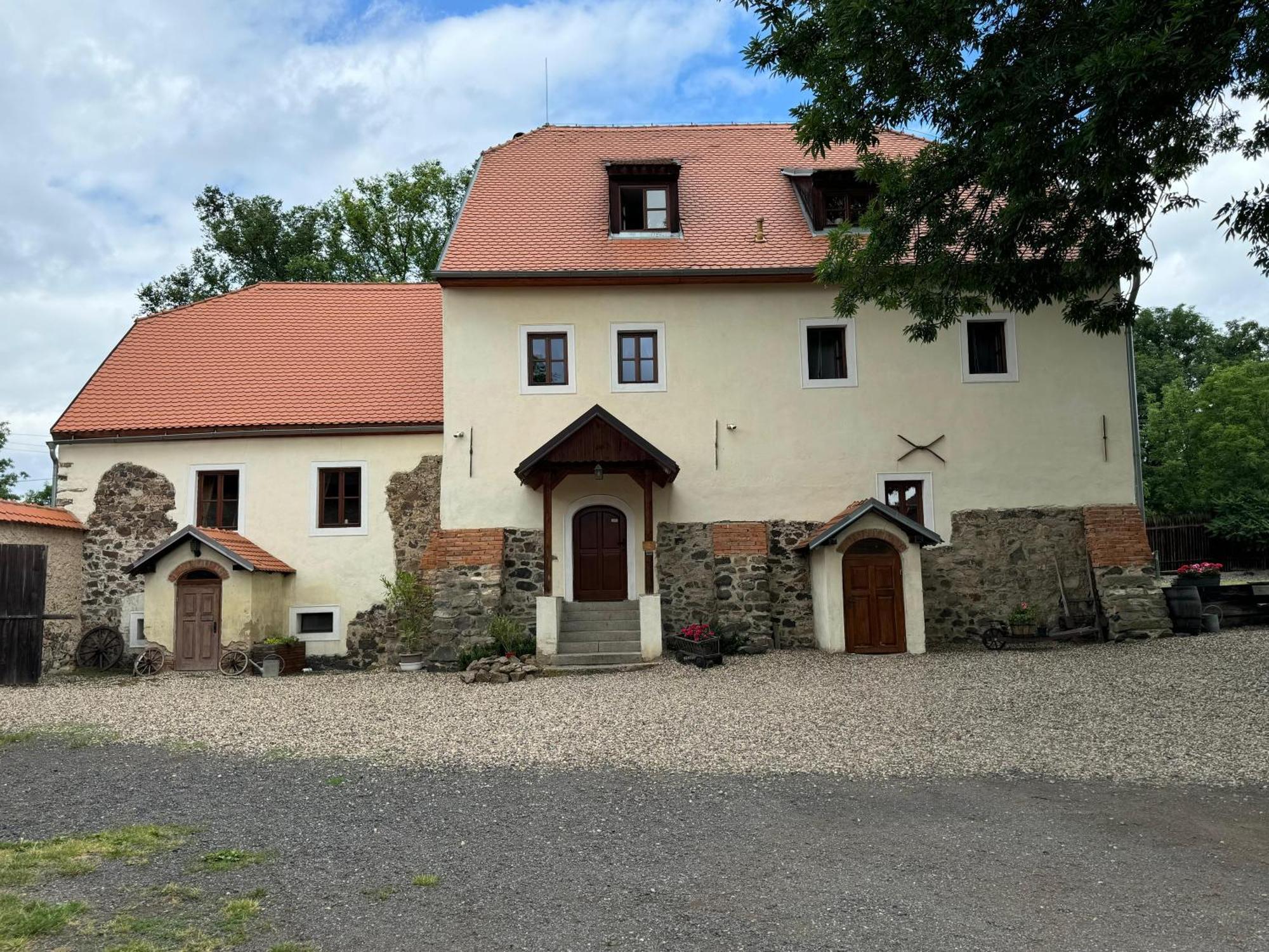 Penzion Tvrz Most Exterior photo